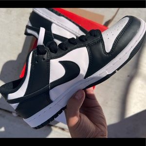 Brand New Nike Dunks (Panda) 6Y/7.5 W